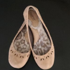 BORN Flats size 7 / 38